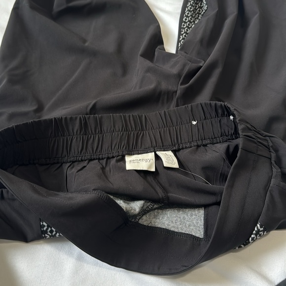 Chico's Zenergy jogger ankle size 1 - Picture 6 of 6